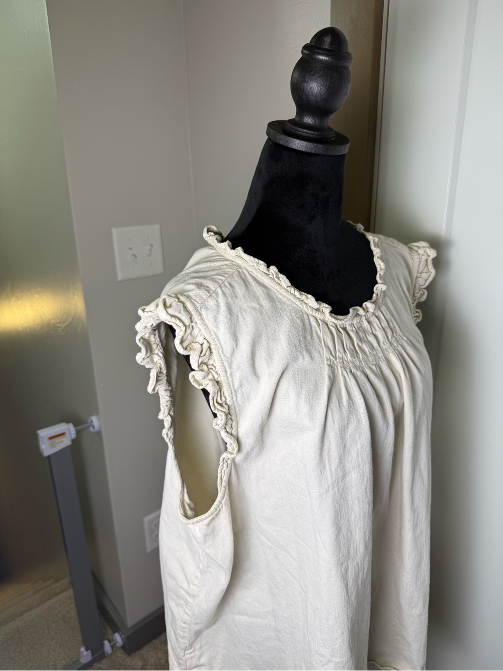 Old Navy 100% Cotton Cream Ivory Ruffle Sleeveless Blouse Tank Plus XXL - Picture 3 of 7